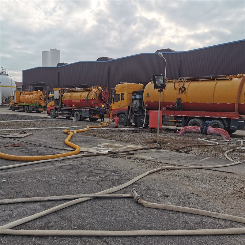 滨海污水池清理